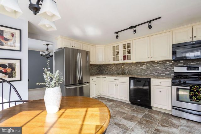 11 BOGEY CIR, Doylestown, PA 18901