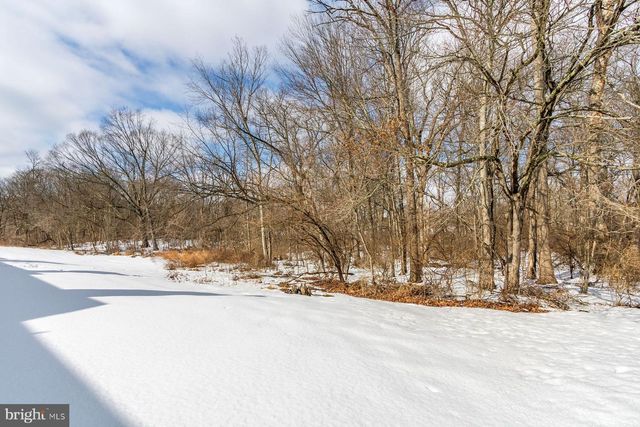 11 BOGEY CIR, Doylestown, PA 18901