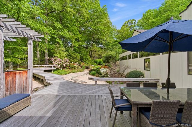 6 Deepwood Court, Old Westbury, NY 11568