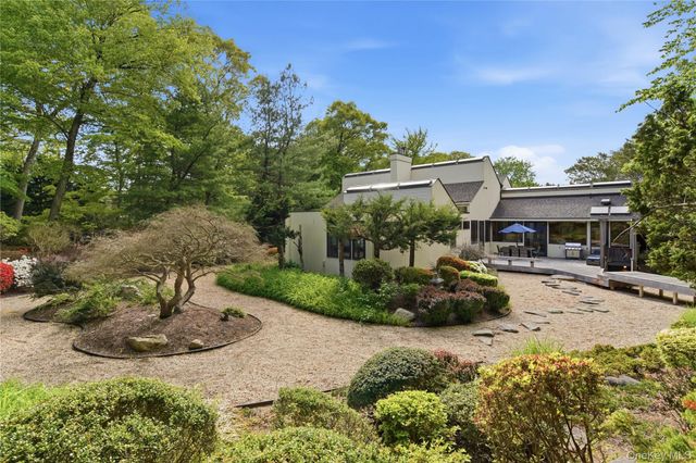 6 Deepwood Court, Old Westbury, NY 11568