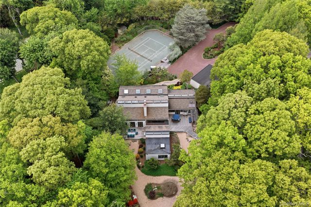 6 Deepwood Court, Old Westbury, NY 11568