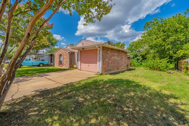 2031 Sharpshire Lane, Arlington, TX 76014