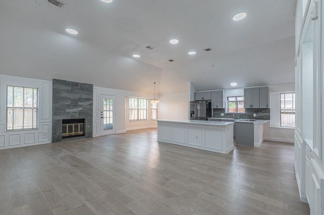 2850 Fenwick Street, Grand Prairie, TX 75052