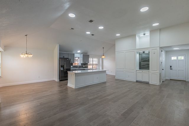 2850 Fenwick Street, Grand Prairie, TX 75052