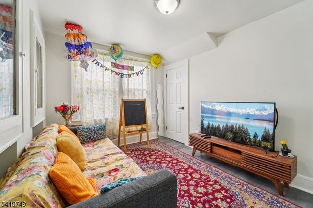 66 Buschmann Ave, Haledon Boro, NJ 07508