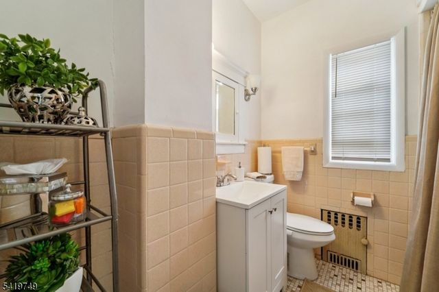 66 Buschmann Ave, Haledon Boro, NJ 07508