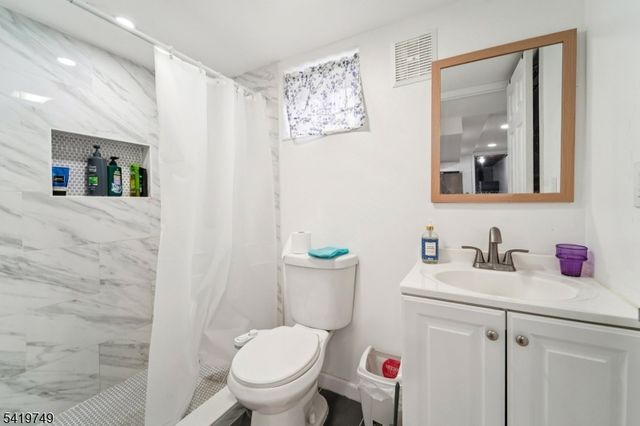 66 Buschmann Ave, Haledon Boro, NJ 07508