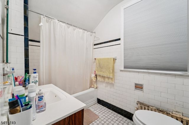 66 Buschmann Ave, Haledon Boro, NJ 07508