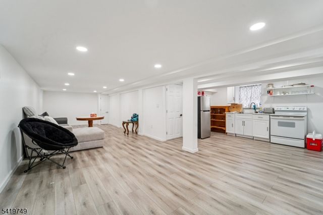 66 Buschmann Ave, Haledon Boro, NJ 07508