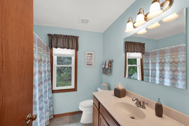 7941 S Cecily DRIVE, Oak Creek, WI 53154