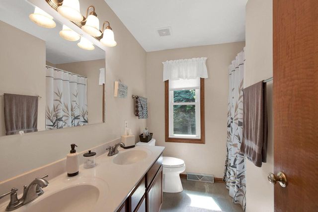 7941 S Cecily DRIVE, Oak Creek, WI 53154