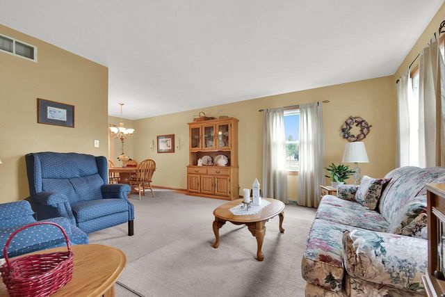 7941 S Cecily DRIVE, Oak Creek, WI 53154