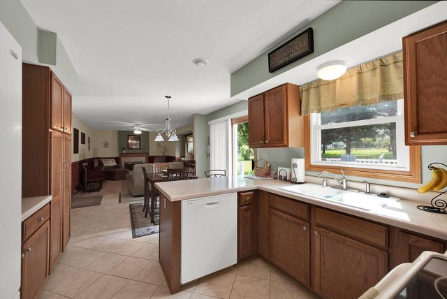 7941 S Cecily DRIVE, Oak Creek, WI 53154
