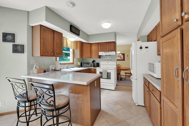 7941 S Cecily DRIVE, Oak Creek, WI 53154
