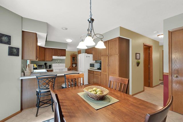 7941 S Cecily DRIVE, Oak Creek, WI 53154