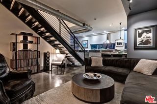 1137 Hacienda Place 104, West Hollywood, CA 90069