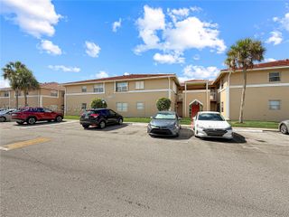 10056 Twin Lakes Dr 37-D, Coral Springs, FL 33071