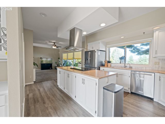 14330 Se DONATELLO Loop, Happy Valley, OR 97086