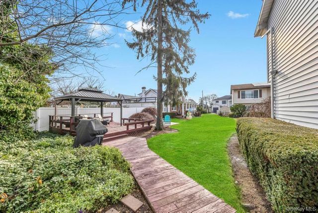 57 New South Road, Hicksville, NY 11801