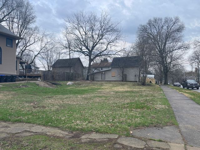 501 E Mulberry Street, Bloomington, IL 61701