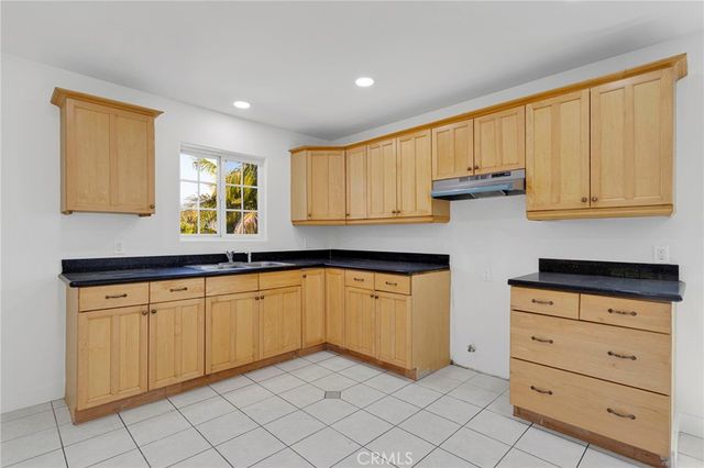 348 W 83rd Street, Los Angeles, CA 90003