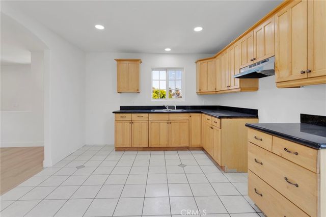 348 W 83rd Street, Los Angeles, CA 90003