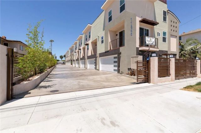 11845 Grevillea, Hawthorne, CA 90250