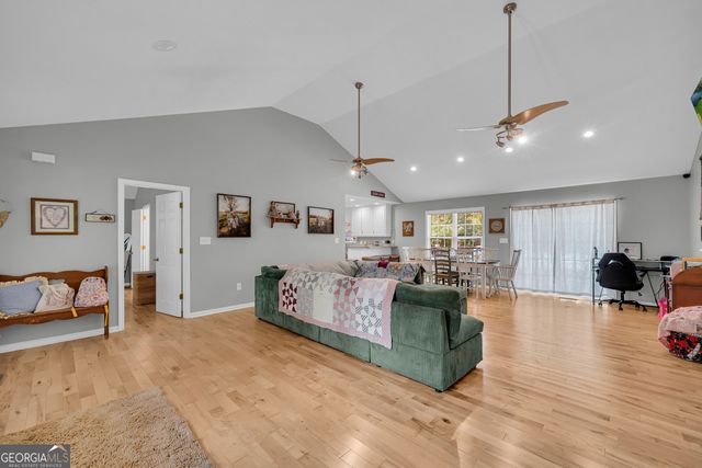 131 Pine Oak Drive, Martin, GA 30557