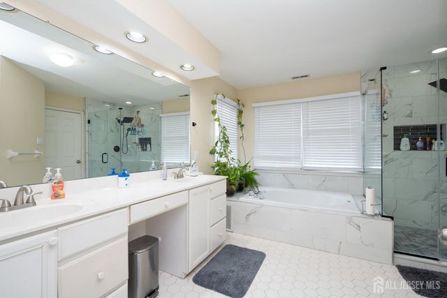 3 Wycklow Drive, Robbinsville, NJ 08691