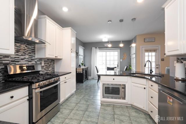 3 Wycklow Drive, Robbinsville, NJ 08691