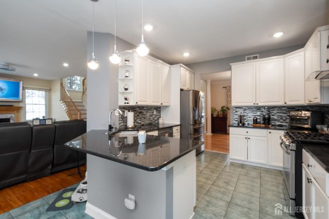 3 Wycklow Drive, Robbinsville, NJ 08691