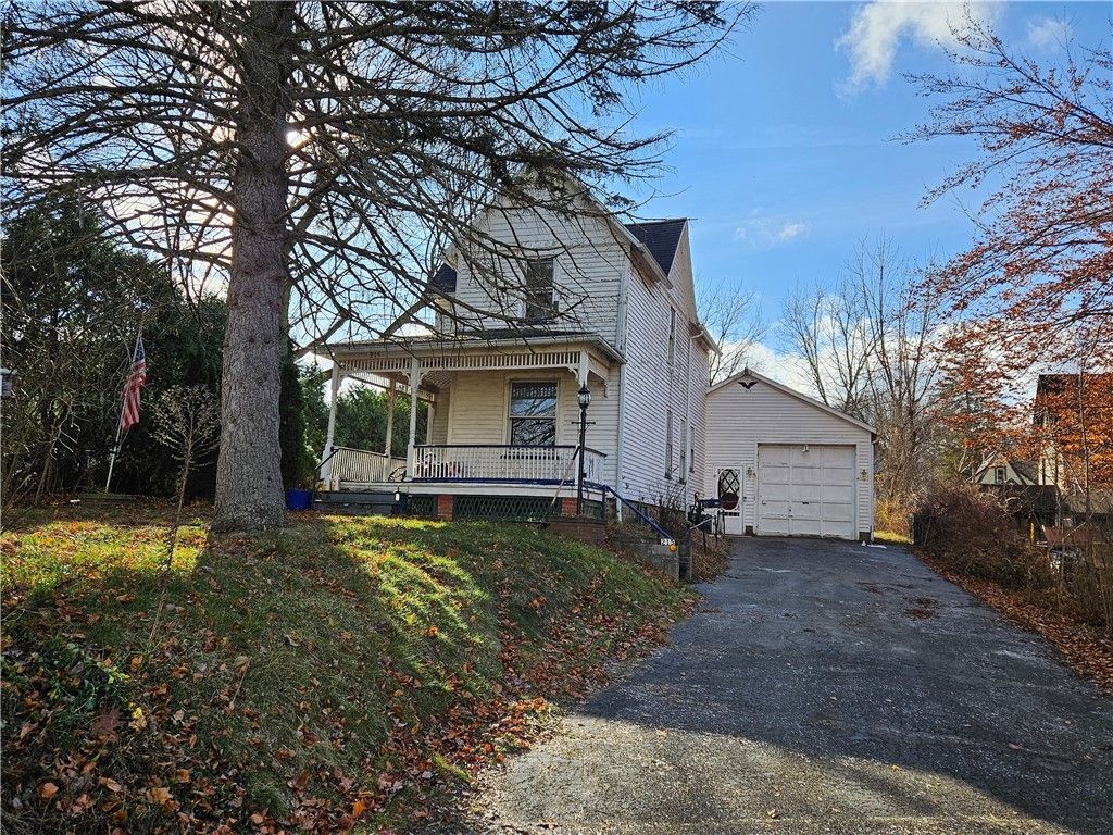 215 Park Drive, East Rochester, NY 14445