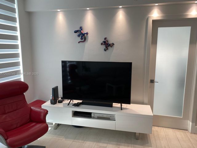 5601 Collins Avenue 622, Miami Beach, FL 33140
