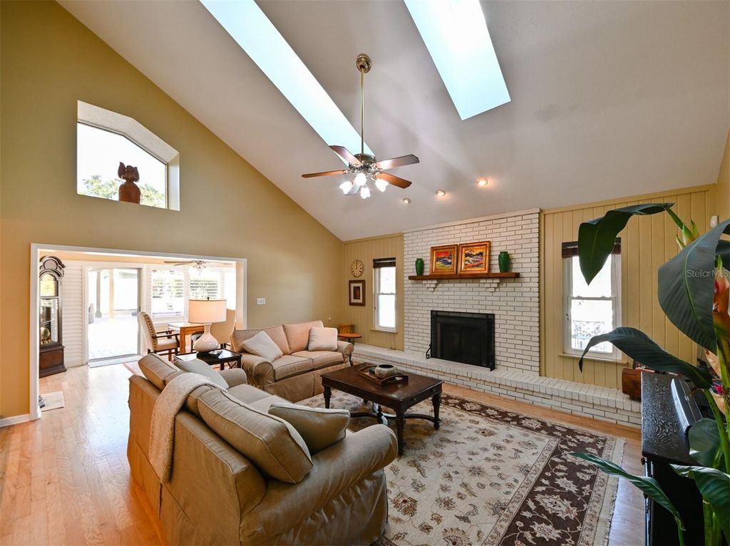 Image 12 of property listing at 12529 SAINT CHARLOTTE DRIVE, Tampa, FL 33618