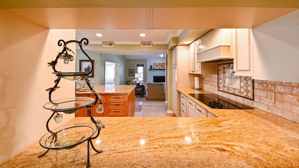 Image 41 of property listing at 12529 SAINT CHARLOTTE DRIVE, Tampa, FL 33618