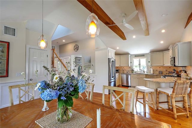 33 Withington Road, Narragansett, RI 02882