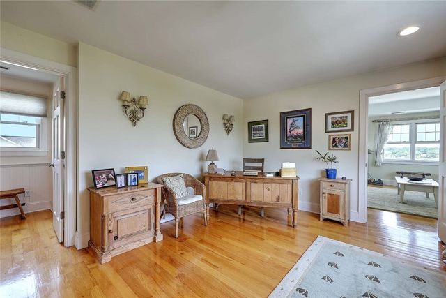 33 Withington Road, Narragansett, RI 02882
