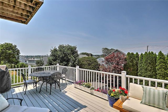 33 Withington Road, Narragansett, RI 02882