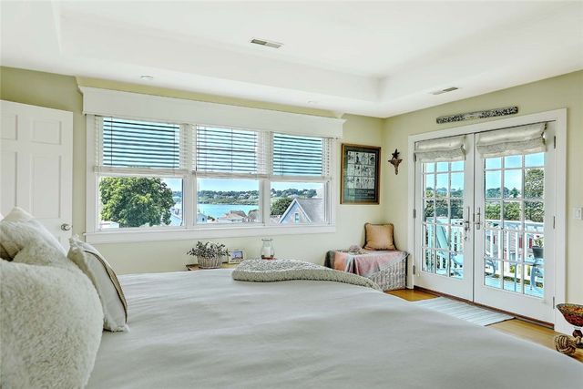 33 Withington Road, Narragansett, RI 02882