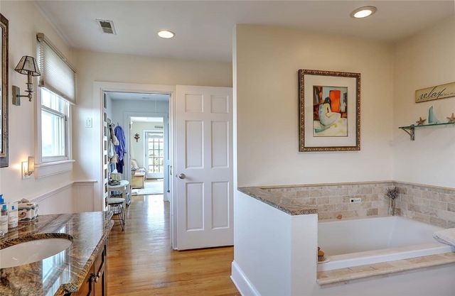 33 Withington Road, Narragansett, RI 02882