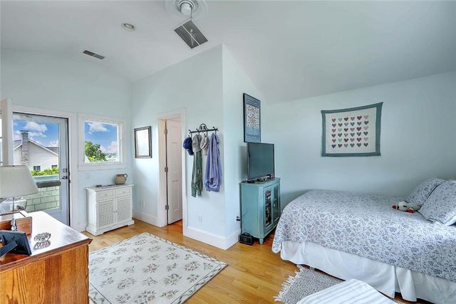 33 Withington Road, Narragansett, RI 02882