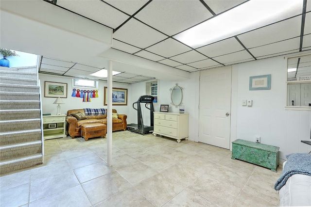 33 Withington Road, Narragansett, RI 02882