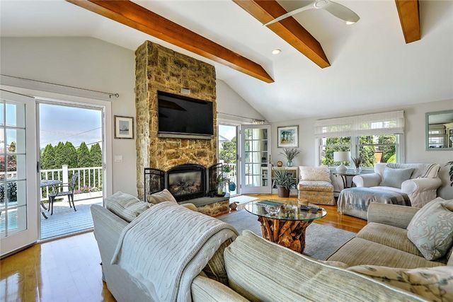 33 Withington Road, Narragansett, RI 02882