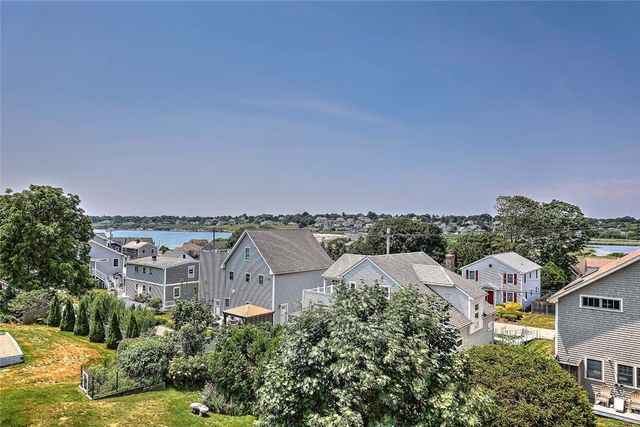 33 Withington Road, Narragansett, RI 02882