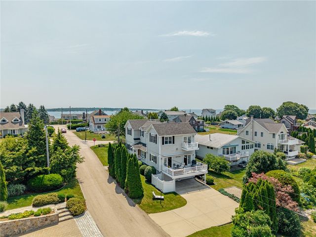 33 Withington Road, Narragansett, RI 02882
