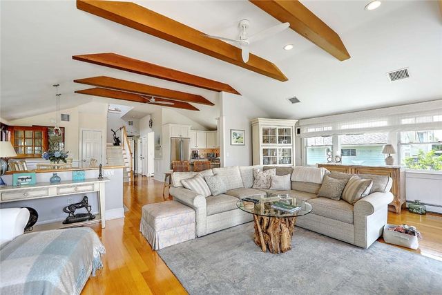 33 Withington Road, Narragansett, RI 02882