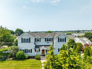 33 Withington Road, Narragansett, RI 02882
