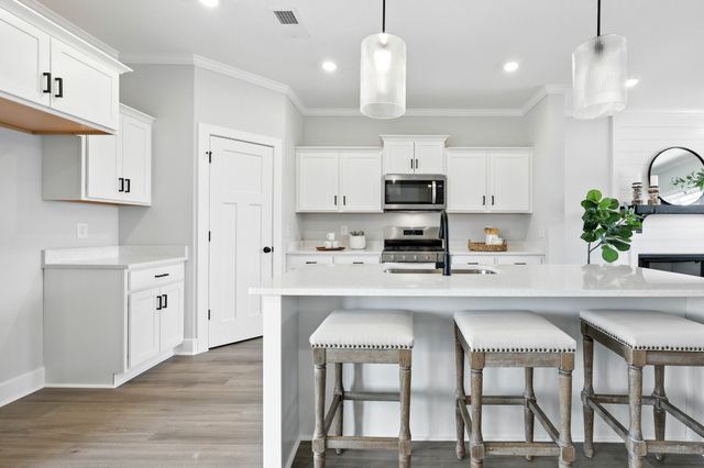 961 Isaac Dr, Clarksville, TN 37040