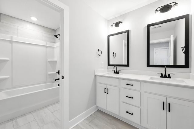 961 Isaac Dr, Clarksville, TN 37040