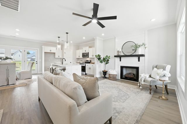 961 Isaac Dr, Clarksville, TN 37040